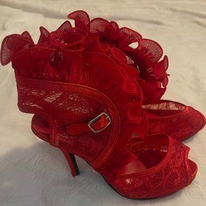 Wild Rose Ruby Red Mesh Ruffled Open Toe Heel Size 6
